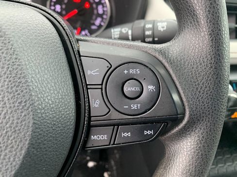 Used 2021 Toyota RAV4 XLE image 28