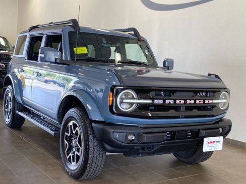 Used 2023 Ford Bronco Outer Banks AWD/4WD image 2