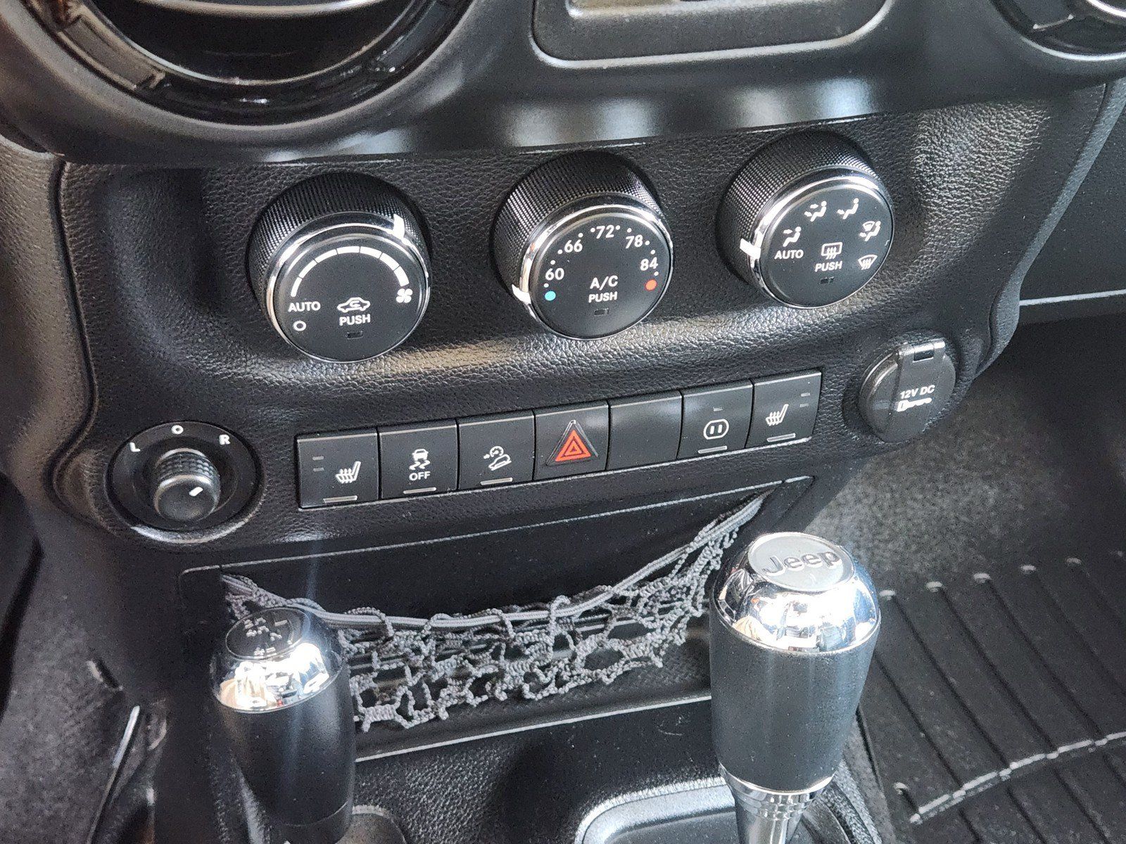 Used 2012 Jeep Wrangler Unlimited Sahara AWD/4WD image 13