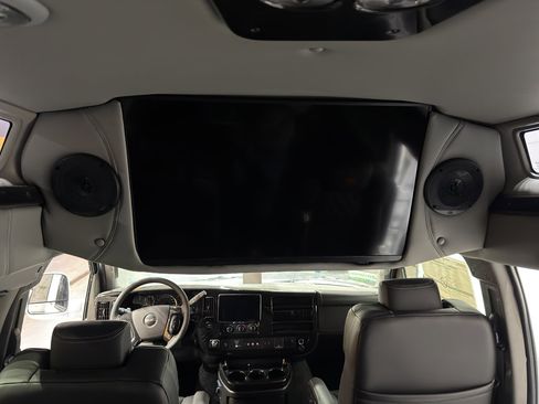 New 2025 GMC Savana 2500 Extended w/ Driver Convenience Package image 32