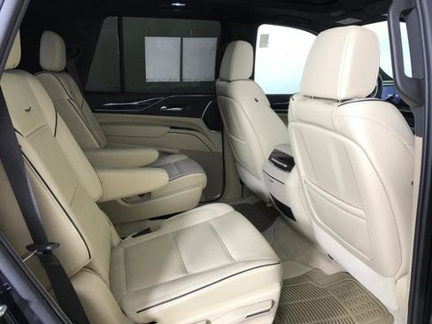 Used 2021 Cadillac Escalade Premium Luxury image 28