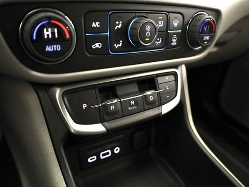 Used 2023 GMC Terrain SLE w/ Driver Convenience Package image 22