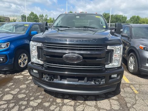Used 2018 Ford F250 XLT w/ XLT Value Package AWD/4WD image 4
