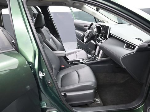 Used 2023 Toyota Corolla Cross XLE w/ Convenience Package AWD/4WD image 34