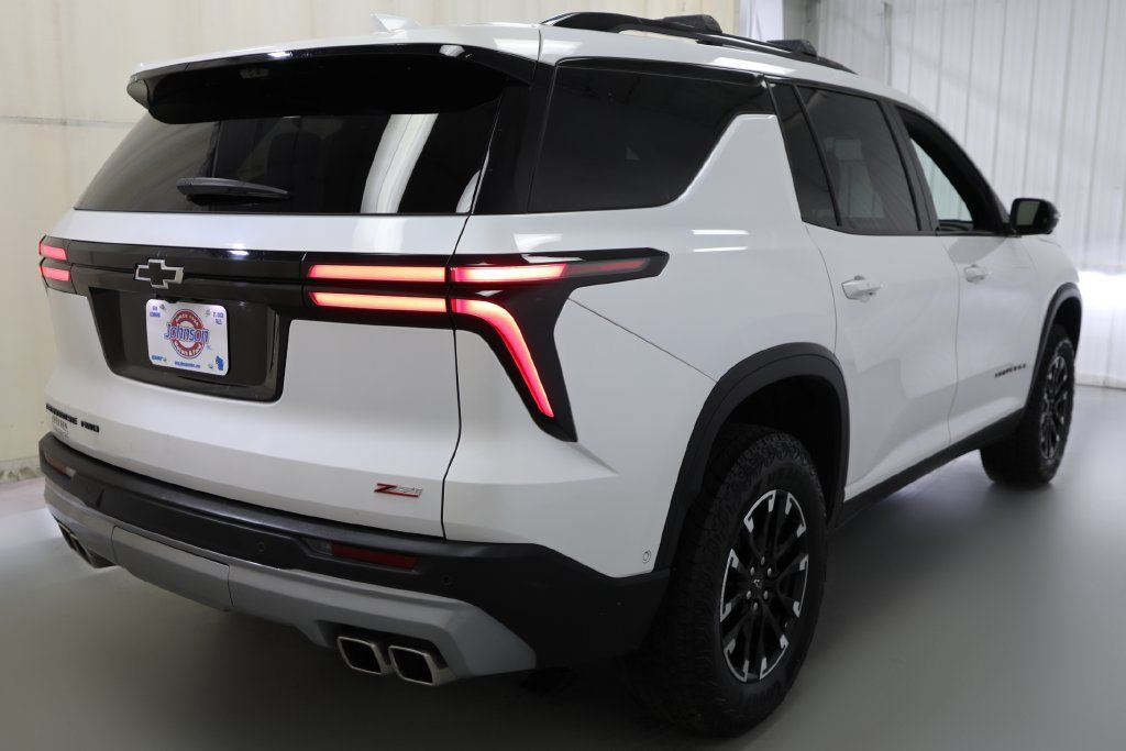 Used 2024 Chevrolet Traverse Z71 w/ Enhanced Driving Package AWD/4WD image 16