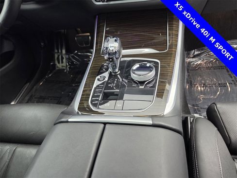 Used 2021 BMW X5 xDrive40i w/ M Sport Package image 21