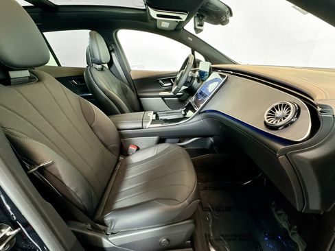 New 2026 Mercedes-Benz EQE 320 4MATIC SUV image 28