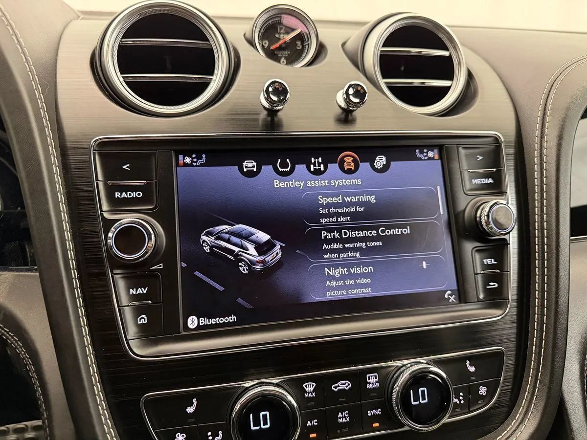 Used 2017 Bentley Bentayga AWD/4WD image 17