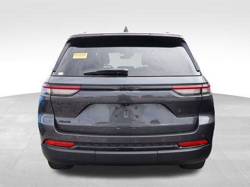 Used 2023 Jeep Grand Cherokee Altitude AWD/4WD image 14