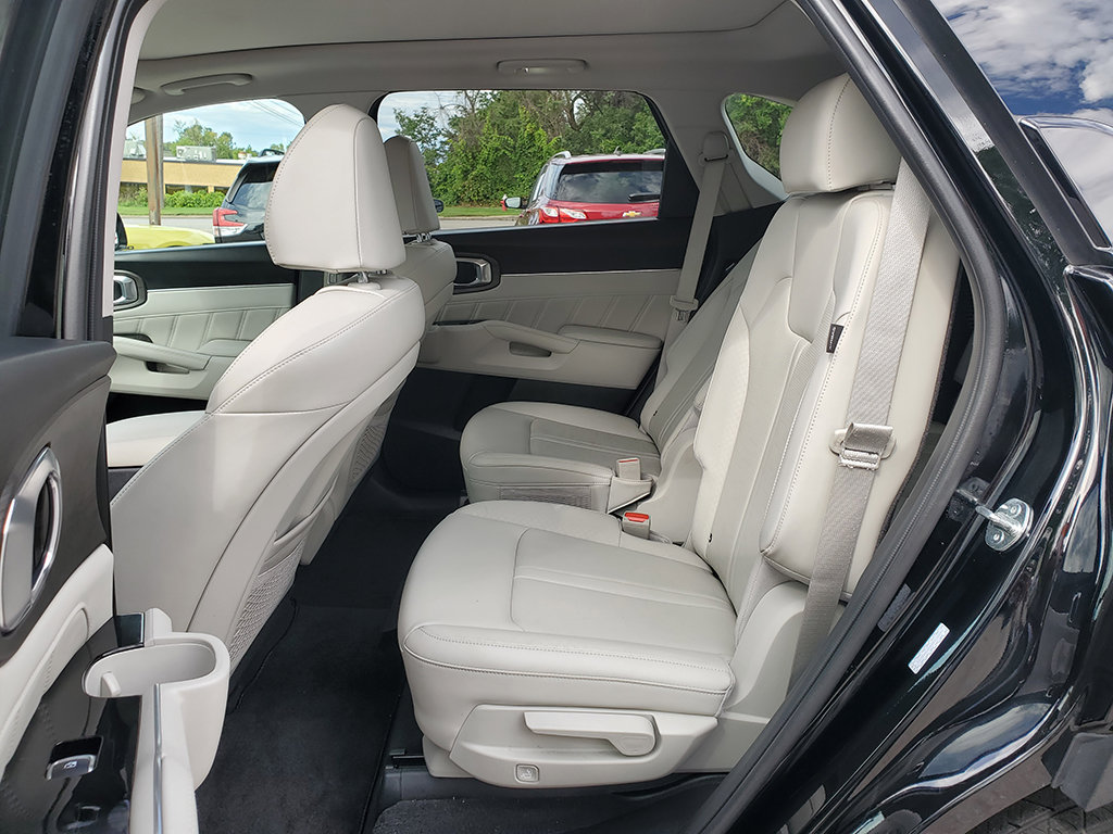 Used 2025 Kia Sorento SX AWD/4WD image 12