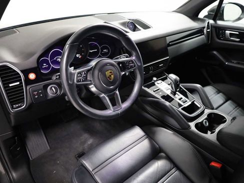 Used 2022 Porsche Cayenne image 4