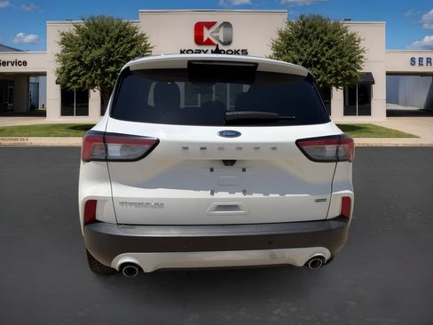 Used 2020 Ford Escape Titanium w/ Titanium Premium Package 2.0 FWD image 4