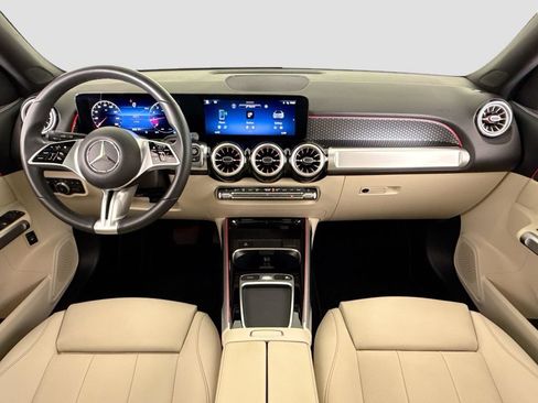 Used 2025 Mercedes-Benz GLB 250 image 9