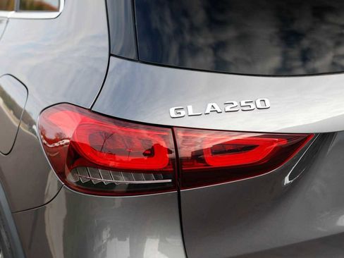 Certified 2022 Mercedes-Benz GLA 250 4MATIC image 17