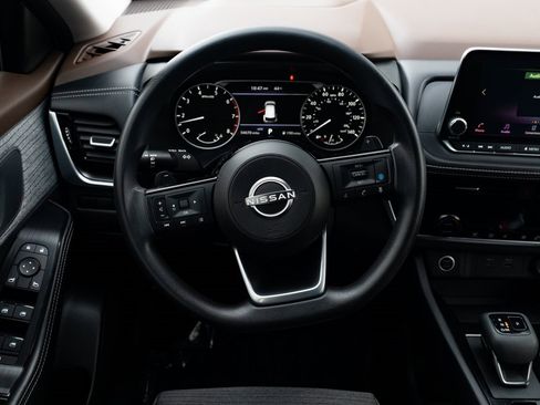 Used 2022 Nissan Rogue SV image 11