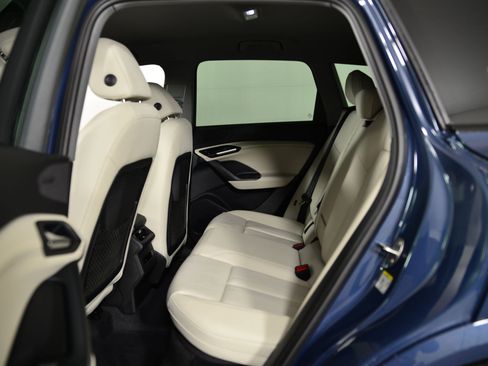 Used 2025 Audi Q6 e-tron Premium w/ Convenience Package image 13