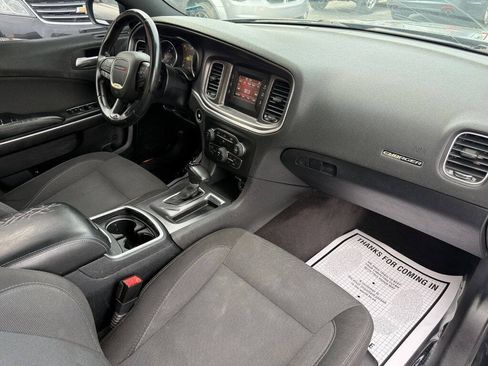 Used 2017 Dodge Charger SE RWD image 19