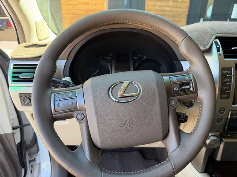 Used 2012 Lexus GX 460 AWD/4WD image 32