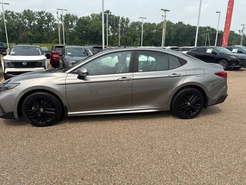 Used 2025 Toyota Camry SE AWD/4WD image 5