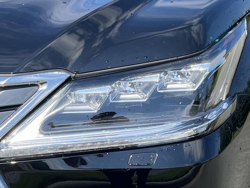 Used 2021 Lexus LX 570 4WD w/ Luxury Package image 12