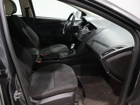 Used 2018 Ford Focus SE w/ Cold Weather Package image 23