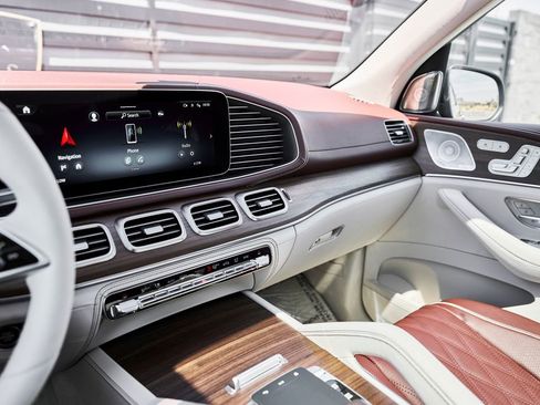 Used 2026 Mercedes-Benz Maybach GLS 600 4MATIC image 72