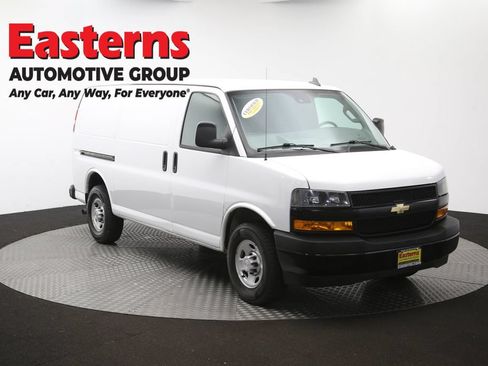 Used 2020 Chevrolet Express 3500 w/ Driver Convenience Package RWD image 47