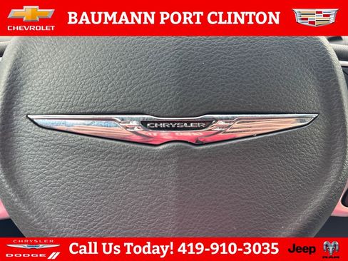 Used 2025 Chrysler Pacifica Select FWD image 31
