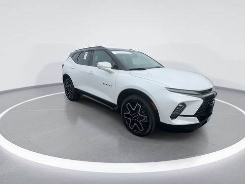 Used 2024 Chevrolet Blazer RS w/ Driver Confidence II Package image 2