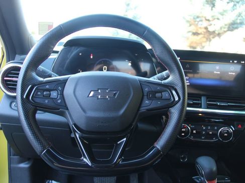 Used 2025 Chevrolet Trax RS image 13
