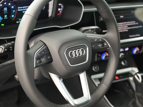 New 2025 Audi Q3 2.0T Premium image 16