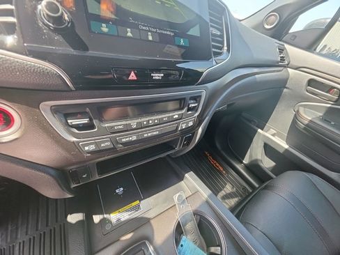 Certified 2025 Honda Passport TrailSport image 21
