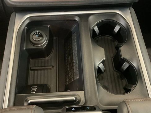 Used 2025 Ford Expedition Active image 23