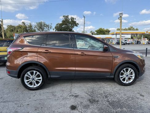 Used 2017 Ford Escape SE image 8