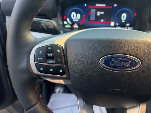 Used 2025 Ford Explorer Active w/ Active Comfort Package image 27