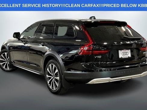 Used 2022 Volvo V90 B6 Cross Country image 12