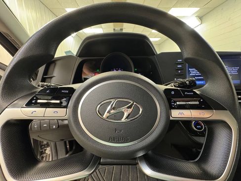 Used 2021 Hyundai Elantra SEL FWD image 30