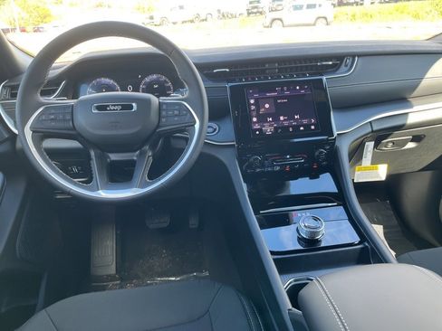 New 2025 Jeep Grand Cherokee Laredo X image 17