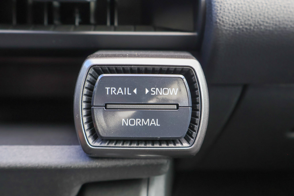Used 2026 Toyota RAV4 LE AWD/4WD image 17
