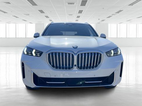 Certified 2025 BMW X5 xDrive50e w/ Premium Package image 2