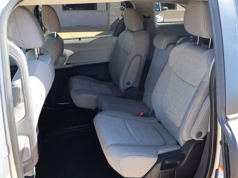 Used 2022 Toyota Sienna LE image 18