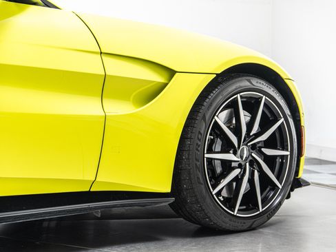 Used 2019 Aston Martin V8 Vantage Coupe RWD image 34