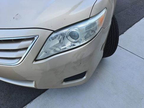 Used 2010 Toyota Camry LE FWD image 17