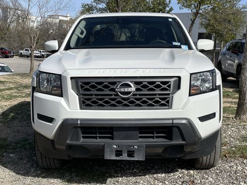 Used 2023 Nissan Frontier SV image 2