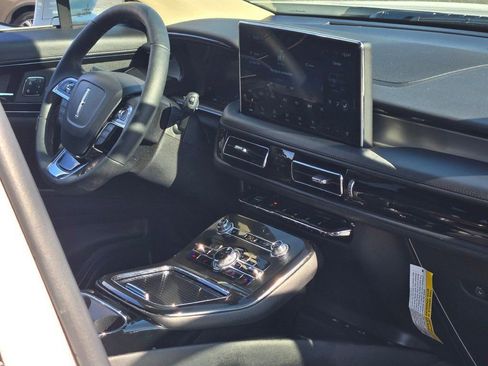 Certified 2022 Lincoln Nautilus AWD w/ Premium Package image 7