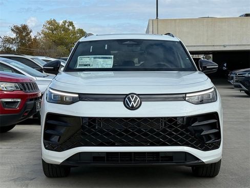 New 2026 Volkswagen Tiguan SE R-Line image 3