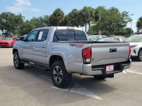 Used 2019 Toyota Tacoma TRD Sport AWD/4WD image 6