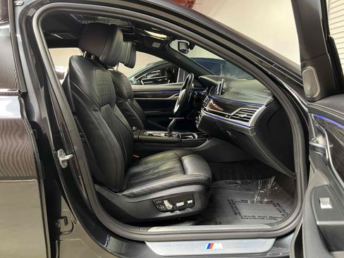 Used 2018 BMW 750i RWD image 35
