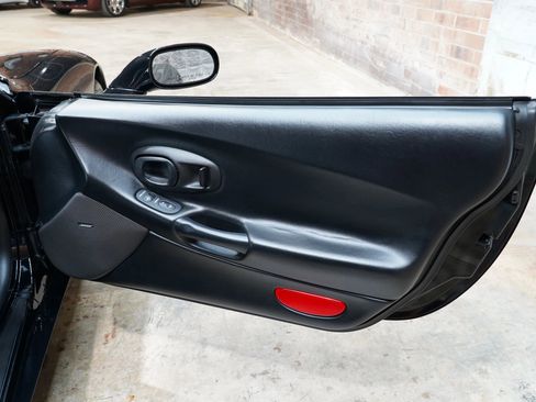 Used 2004 Chevrolet Corvette Convertible w/ Preferred Equipment Group image 28