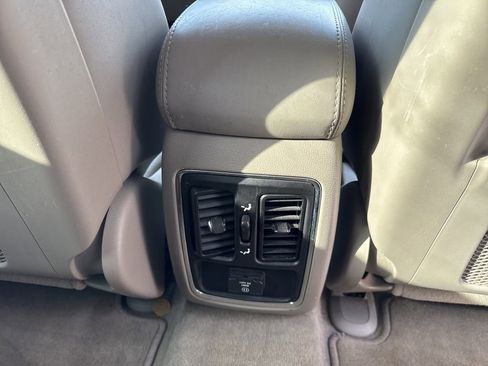 Used 2011 Jeep Grand Cherokee Laredo image 31